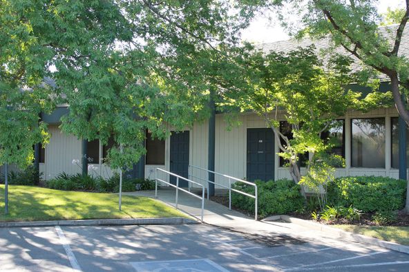 Renovated Professional / General Office - Move In Ready : 2503 W Shaw Ave, Fresno, CA 93711